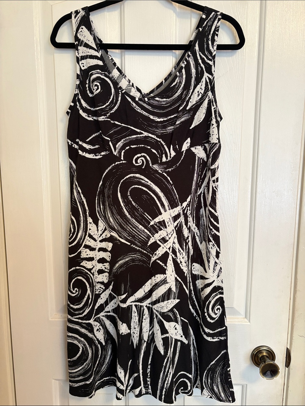 Sleeveless Black and White Printed Midi Dress